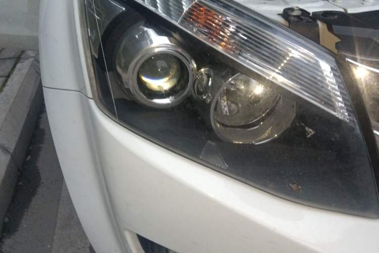 Used Isuzu D-MAX 2020 2.5T 4x4 Automatic Flagship Edition China VI JE4D25Q6A Right Front Headlight