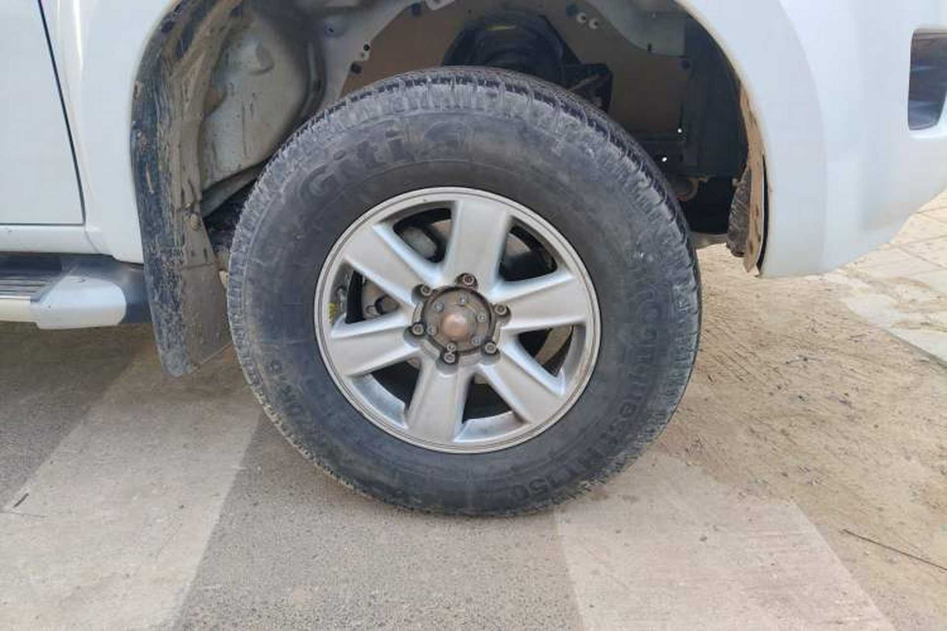Used Isuzu D-MAX 2020 2.5T 4x4 Automatic Flagship Edition China VI Standard Extended Version JE4D25Q6A Right Front Wheel Hub