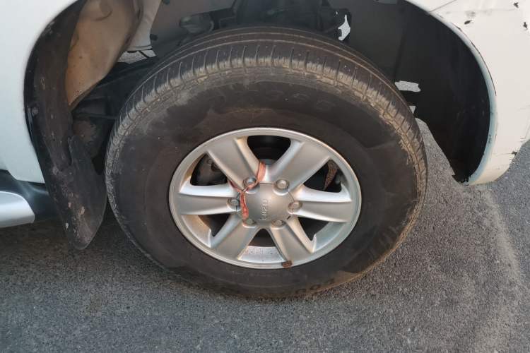 Used Isuzu D-MAX 2020 2.5T 4WD Manual Navigation Version China VI Standard Extended Length JE4D25Q6A Right Front Wheel Hub