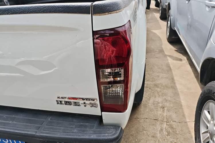 Used Isuzu D-MAX 2020 1.9T Two-Wheel Drive Automatic Comfort Edition China VI Standard RZ4E Hi-Power Right Rear Taillight