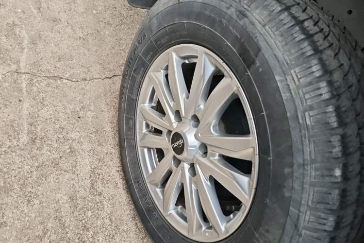 Used Isuzu D-MAX 2020 1.9T Two-Wheel Drive Automatic Comfort Edition China VI Standard RZ4E Hi-Power Right Rear Wheel Hub