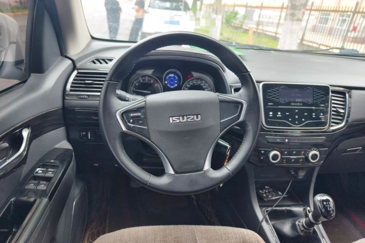 Used Isuzu D-MAX 2020 1.9T 4x4 Manual Comfort Version China VI Standard RZ4E Hi-Power Steering Wheel