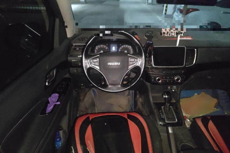 Used Isuzu D-MAX 2020 2.5T Two-Wheel Drive Automatic Flagship Edition China VI Standard Extended Version JE4D25Q6A Steering Wheel