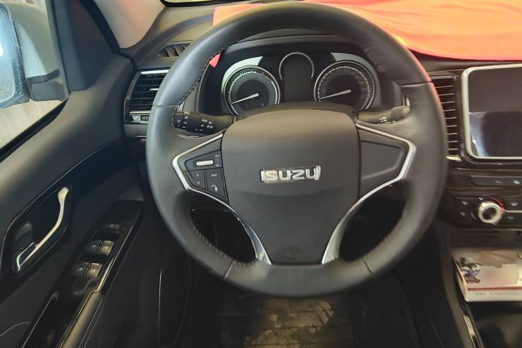 Used Isuzu D-MAX 2020 1.9T 4x4 Manual Comfort Version China VI Standard RZ4E Hi-Power Steering Wheel