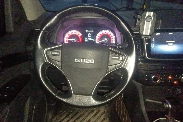Used Isuzu D-MAX 2020 2.5T 4x4 Automatic Flagship Edition China VI JE4D25Q6A Steering Wheel