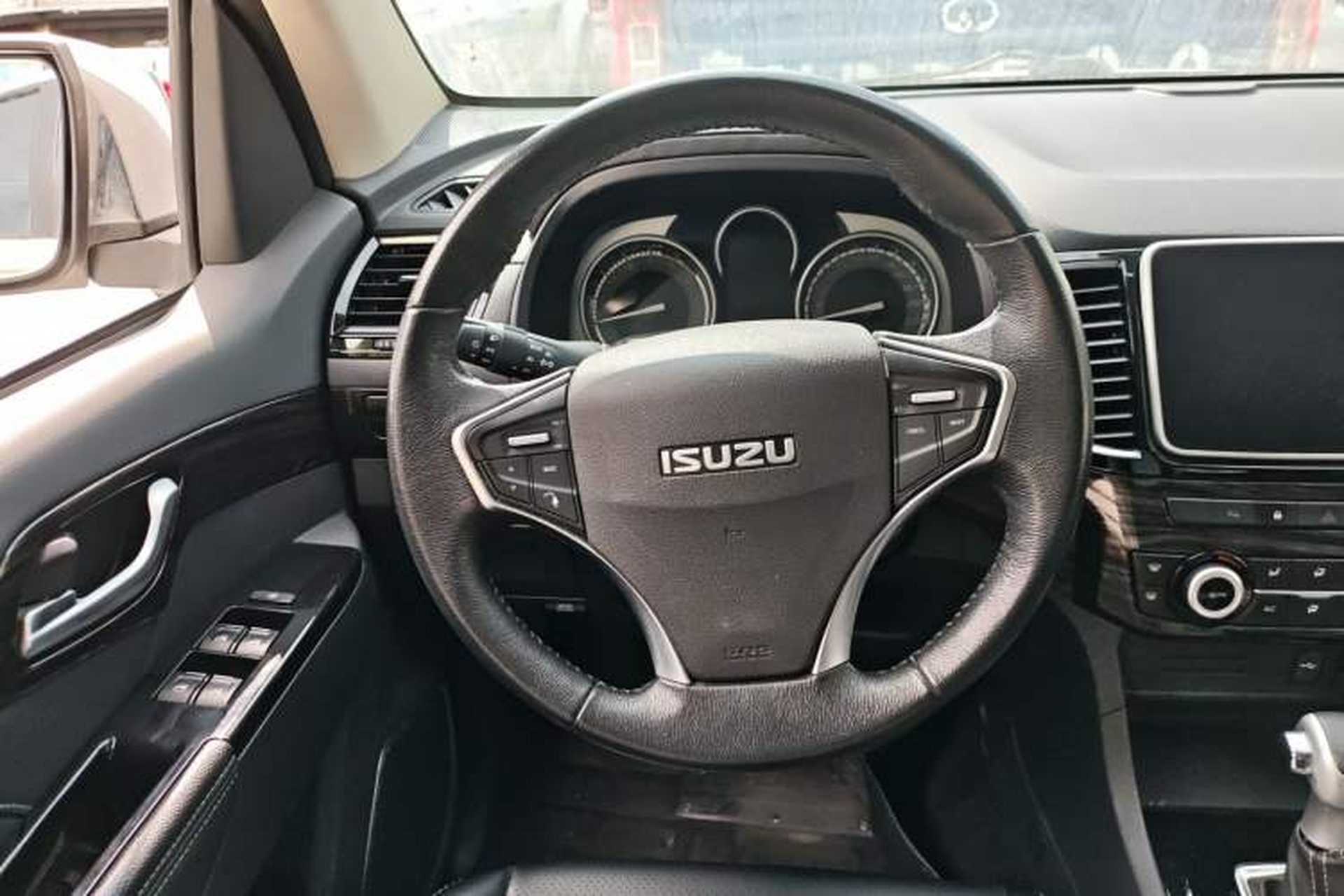 Used Isuzu D-MAX 2020 1.9T Two-Wheel Drive Automatic Comfort Edition China VI Standard RZ4E Hi-Power Steering Wheel