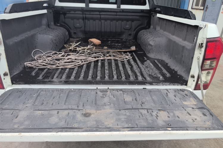 Used Isuzu D-MAX 2020 2.5T Two-Wheel Drive Automatic Navigation Version China VI Emission Standard Extended Length JE4D25Q6A Trunk