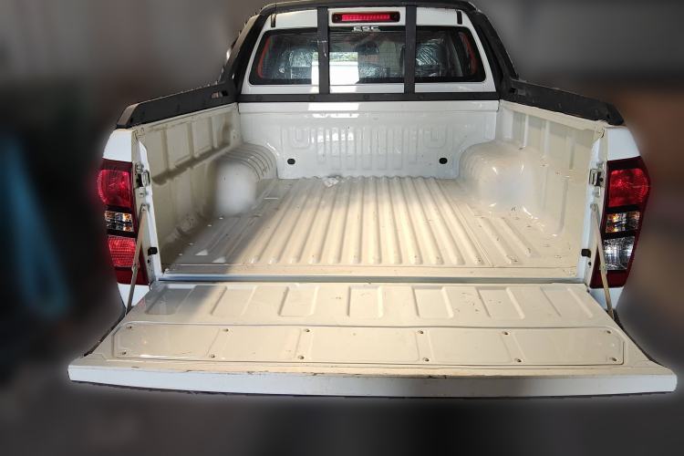 Used Isuzu D-MAX 2020 1.9T 4x4 Manual Comfort Version China VI Standard RZ4E Hi-Power Trunk