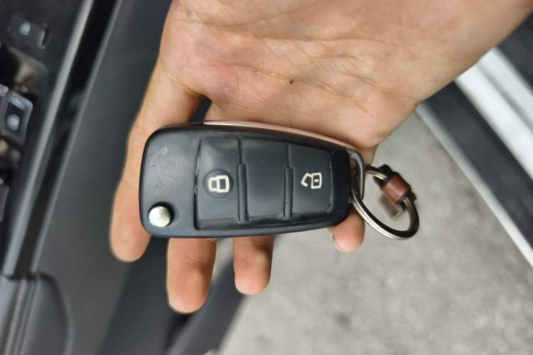 Used Isuzu D-MAX 2020 1.9T 4x4 Manual Comfort Version China VI Standard RZ4E Hi-Power Vehicle Key