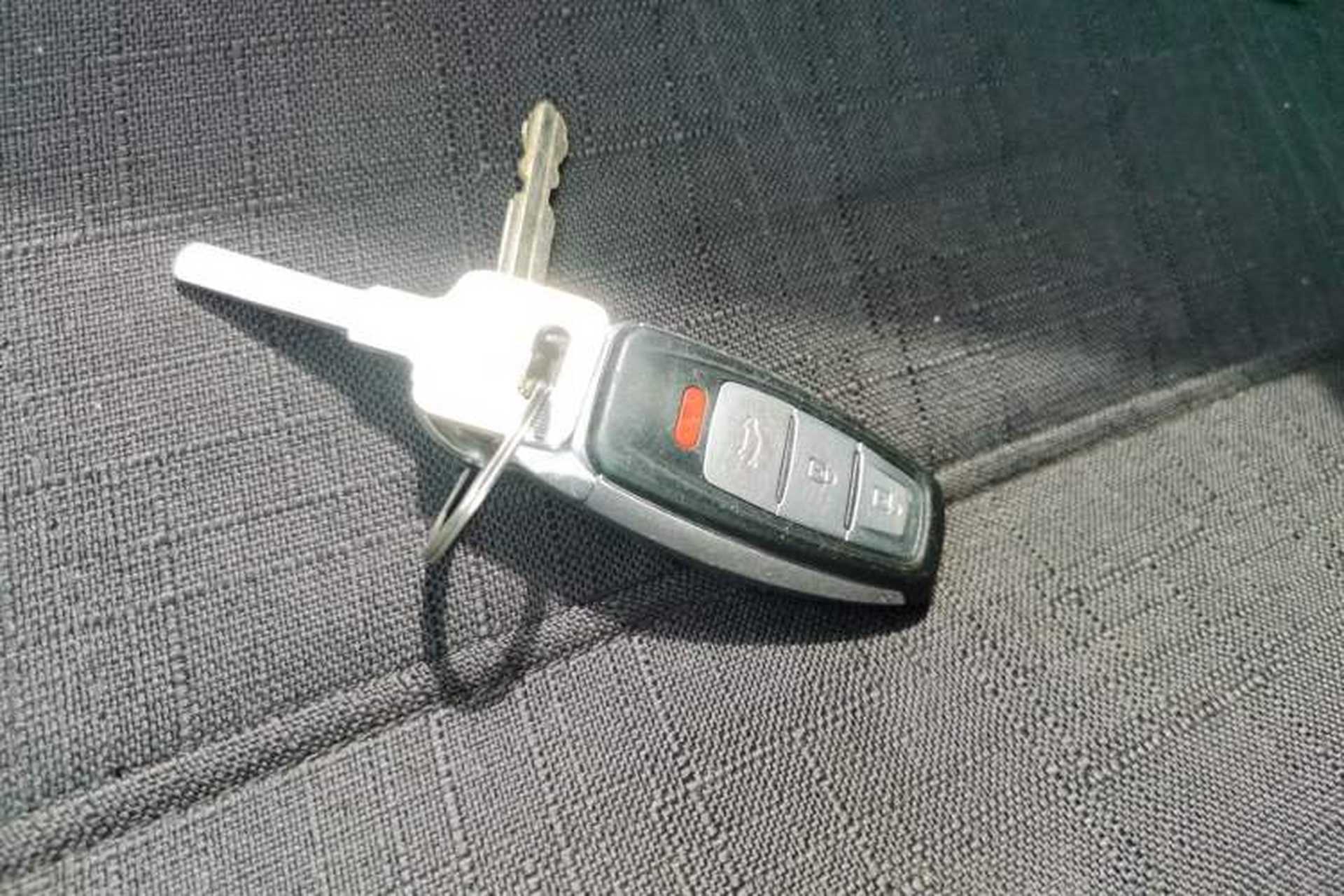 Used Isuzu D-MAX 2020 2.5T 4x4 Automatic Navigation Version China VI Standard Extended Length JE4D25Q6A Vehicle Key