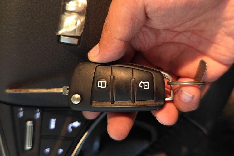 Used Isuzu D-MAX 2020 1.9T 4x4 Manual Comfort Version China VI Standard RZ4E Hi-Power Vehicle Key