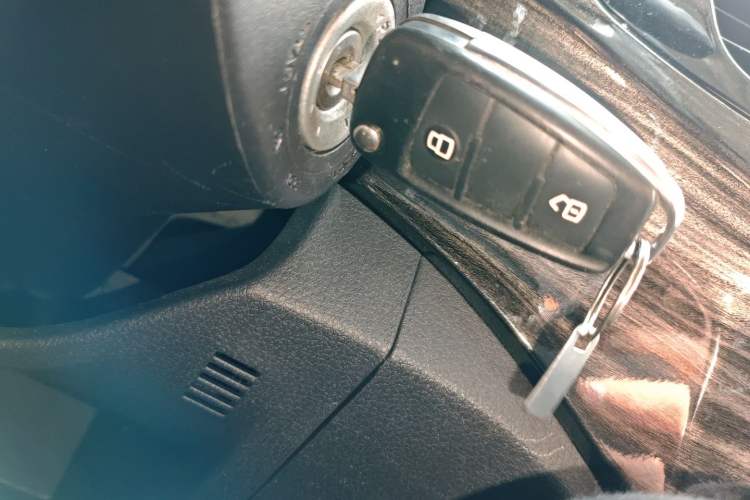Used Isuzu D-MAX 2020 1.9T Two-Wheel Drive Automatic Comfort Edition China VI Standard RZ4E Hi-Power Vehicle Key