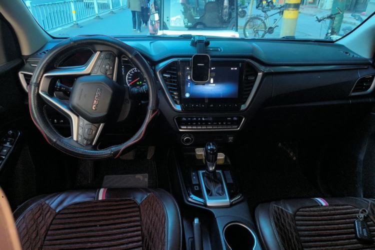 Used Isuzu D-MAX 2021 1.9T Automatic 4x4 Diesel Global Huan Dong RZ4E Center Console
