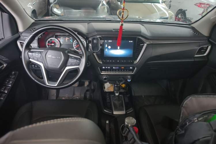 Used Isuzu D-MAX 2021 1.9T Automatic 4x4 Diesel Global Huan Dong RZ4E Center Console