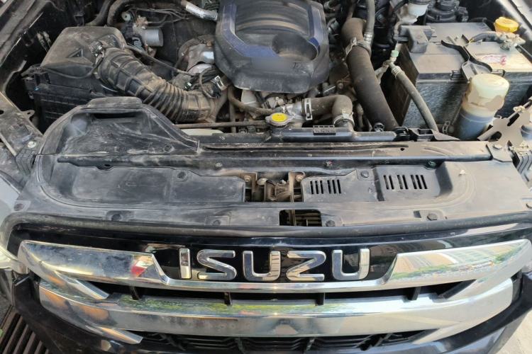 Used Isuzu D-MAX 2021 1.9T Automatic 4x4 Diesel Global Huan Dong RZ4E Engine Bay