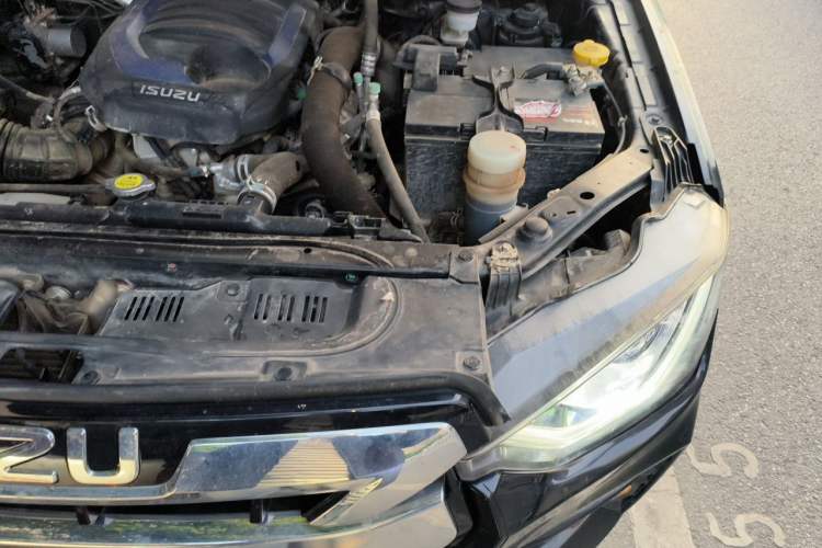Used Isuzu D-MAX 2021 1.9T Automatic 4x4 Diesel Global Huan Dong RZ4E Engine Bay Left