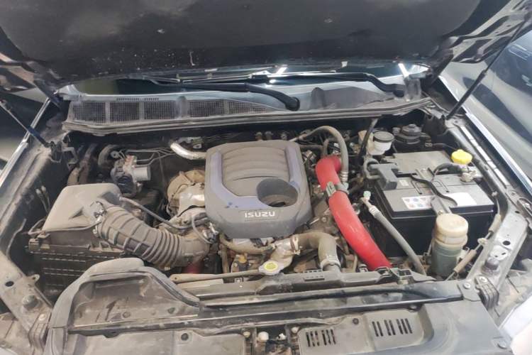 Used Isuzu D-MAX 2021 1.9T Automatic 4x4 Diesel Global Huan Dong RZ4E Engine Bay
