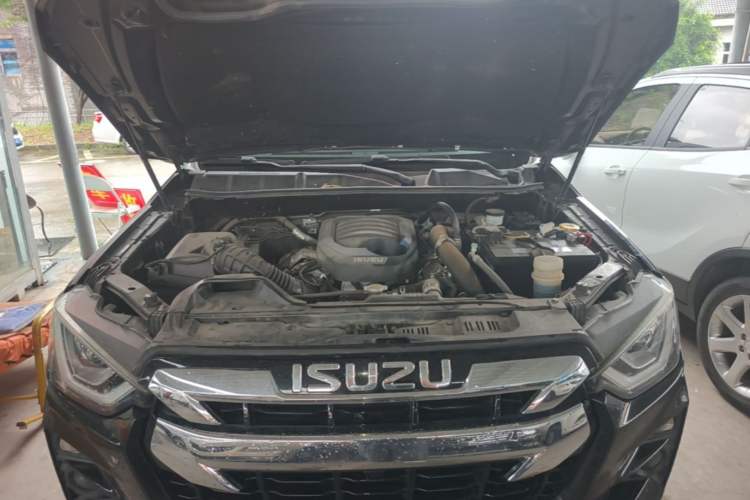 Used Isuzu D-MAX 2021 1.9T Automatic 4x4 Diesel Global Huan Dong RZ4E Engine Bay