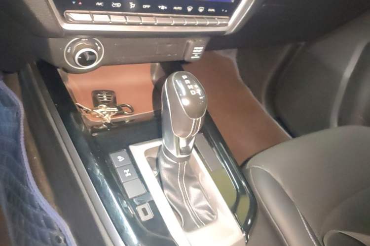 Used Isuzu D-MAX 2021 1.9T Automatic 4x4 Diesel Global Huan Dong RZ4E Gear Lever