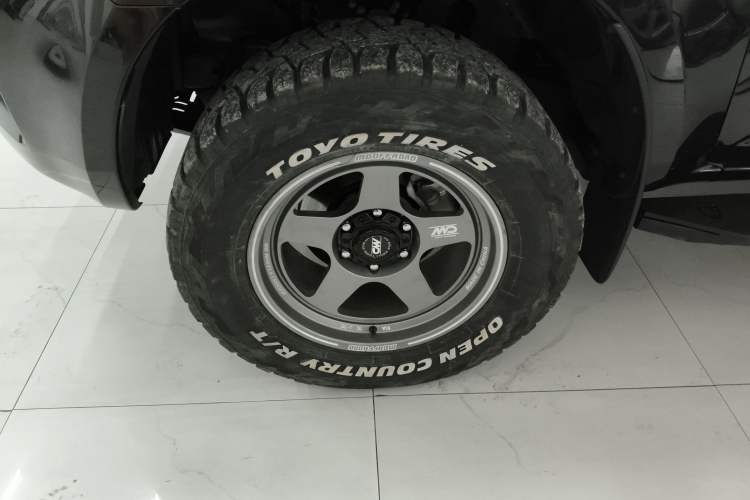 Used Isuzu D-MAX 2021 1.9T Automatic 4x4 Diesel Global Huan Dong RZ4E Left Front Wheel Hub