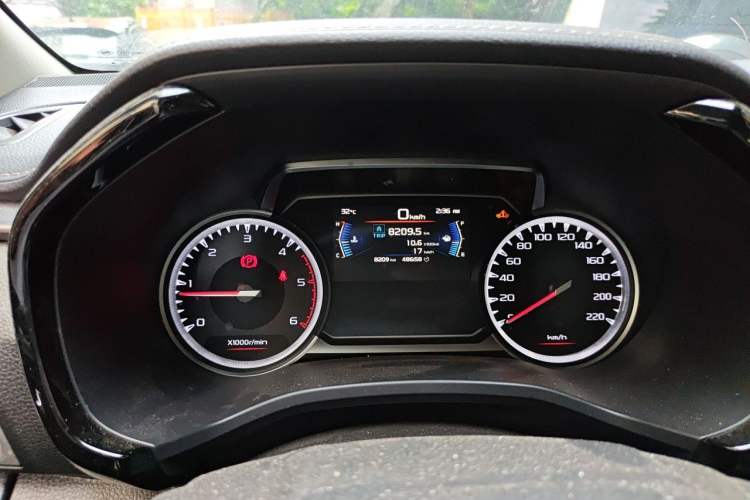Used Isuzu D-MAX 2021 1.9T Manual Two-Wheel Drive Diesel Global Dynamic RZ4E Odometer Close Up