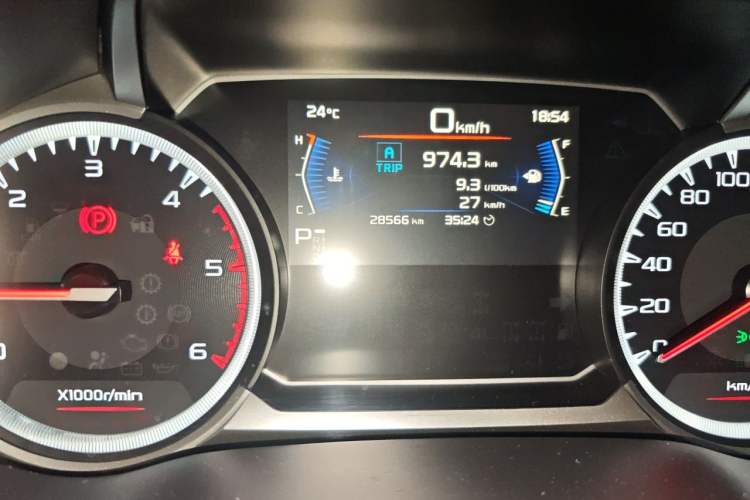 Used Isuzu D-MAX 2021 1.9T Automatic 4x4 Diesel Global Huan Dong RZ4E Odometer Close Up