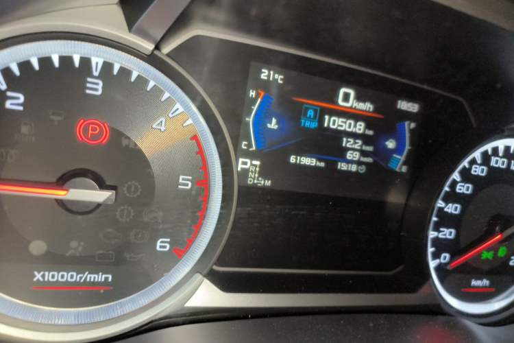 Used Isuzu D-MAX 2021 1.9T Automatic 4x4 Diesel Global Huan Dong RZ4E Odometer Close Up