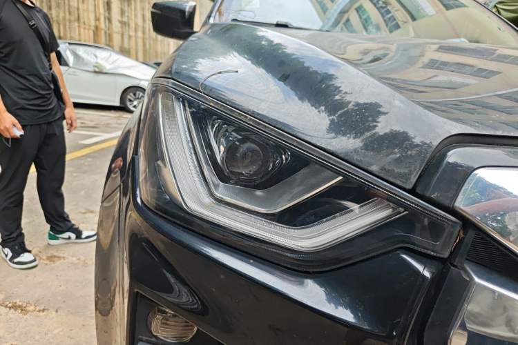 Used Isuzu D-MAX 2021 1.9T Manual Two-Wheel Drive Diesel Global Dynamic RZ4E Right Front Headlight