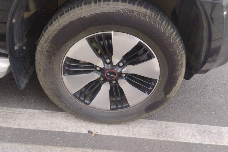 Used Isuzu D-MAX 2021 1.9T Automatic 2WD Diesel Global Bold RZ4E Right Front Wheel Hub