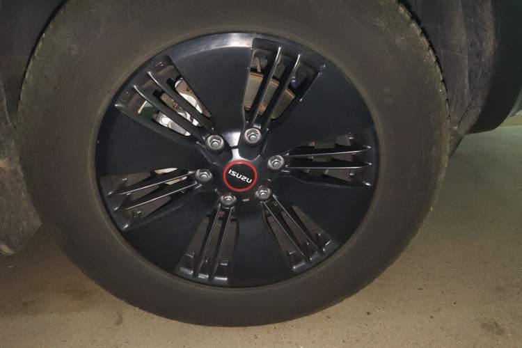 Used Isuzu D-MAX 2021 1.9T Automatic 4x4 Diesel Global Huan Dong RZ4E Right Front Wheel Hub