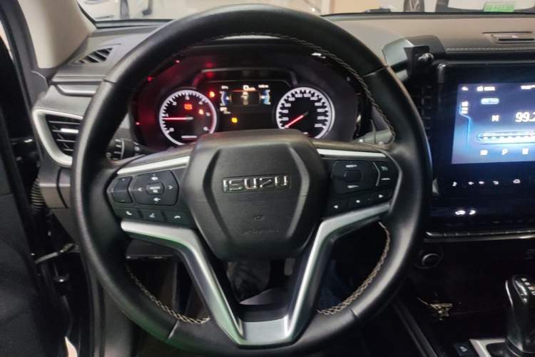 Used Isuzu D-MAX 2021 1.9T Automatic 4x4 Diesel Global Huan Dong RZ4E Steering Wheel