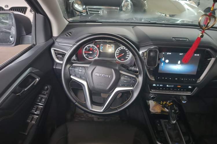Used Isuzu D-MAX 2021 1.9T Automatic 4x4 Diesel Global Huan Dong RZ4E Steering Wheel
