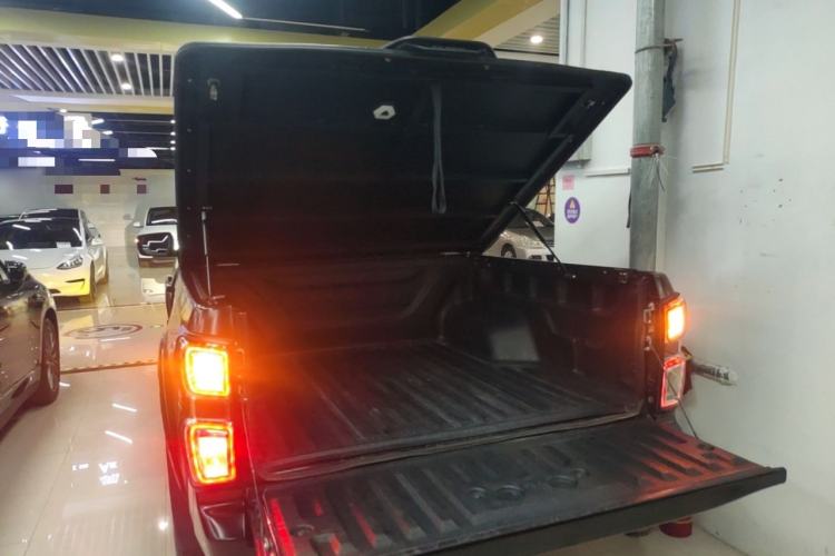 Used Isuzu D-MAX 2021 1.9T Automatic 4x4 Diesel Global Huan Dong RZ4E Trunk