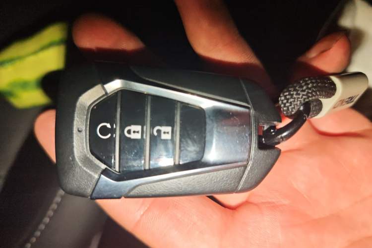 Used Isuzu D-MAX 2021 1.9T Automatic 4x4 Diesel Global Huan Dong RZ4E Vehicle Key