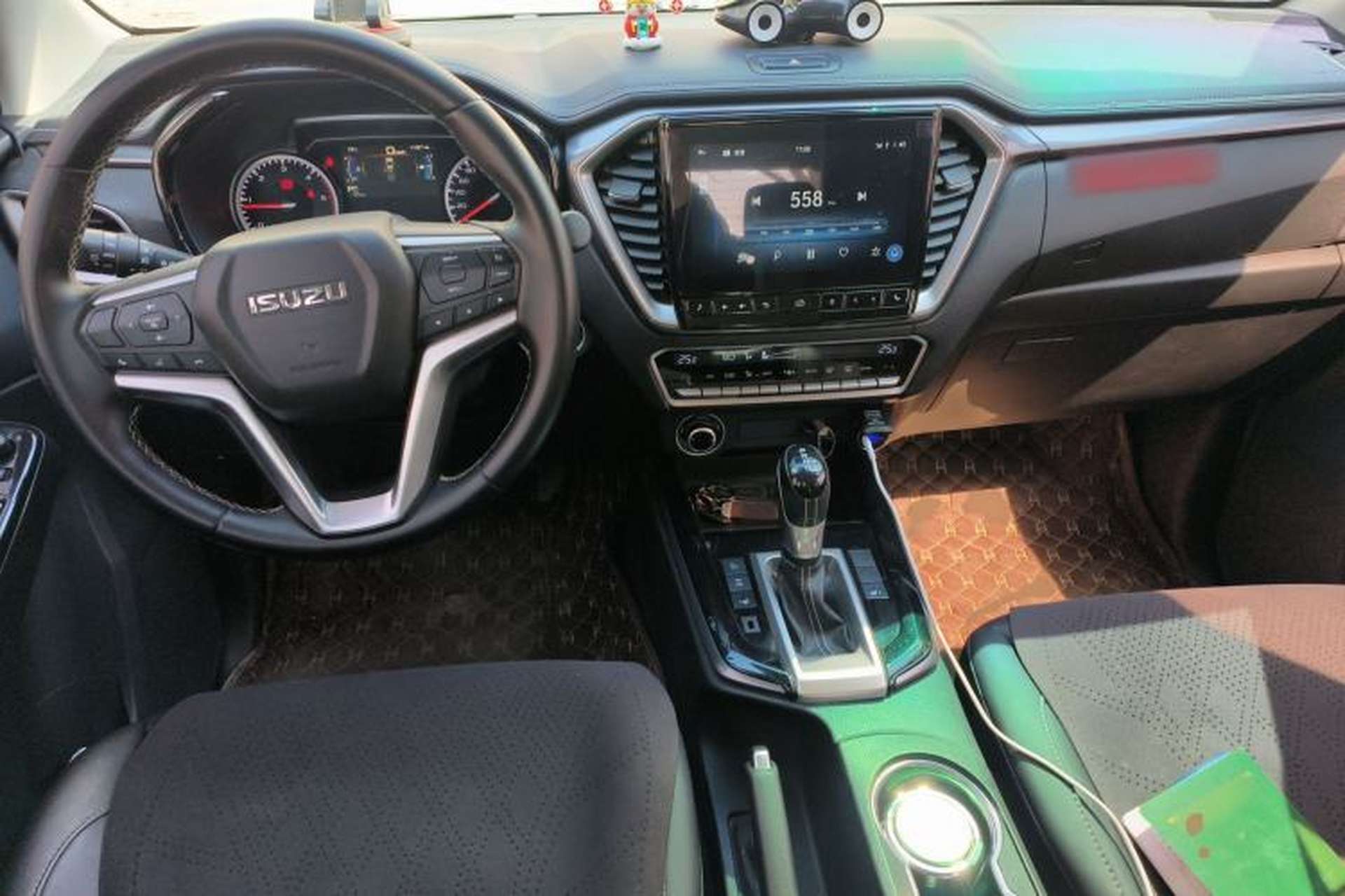 Used Isuzu D-MAX 2021 1.9T Automatic 4x4 Diesel Global Changle Leading RZ4E Center Console