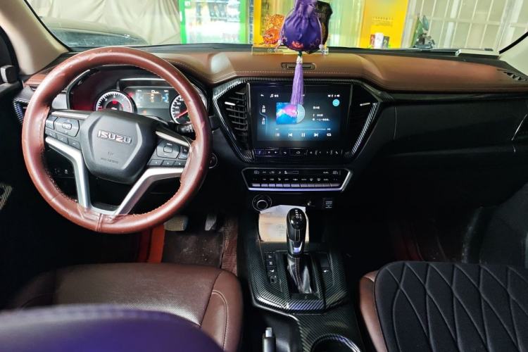 Used Isuzu D-MAX 2021 1.9T Automatic 4x4 Diesel Global Changle Leading RZ4E Center Console