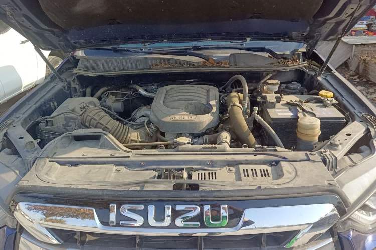 Used Isuzu D-MAX 2021 1.9T Automatic 4x4 Diesel Global Huan Dong RZ4E Engine Bay