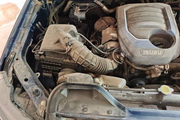 Used Isuzu D-MAX 2021 1.9T Automatic 4x4 Diesel Global Changle Leading RZ4E Engine Bay Right