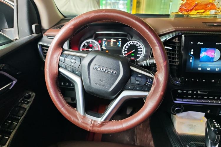 Used Isuzu D-MAX 2021 1.9T Automatic 4x4 Diesel Global Changle Leading RZ4E Steering Wheel