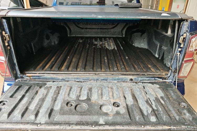 Used Isuzu D-MAX 2021 1.9T Automatic 4x4 Diesel Global Changle Leading RZ4E Trunk