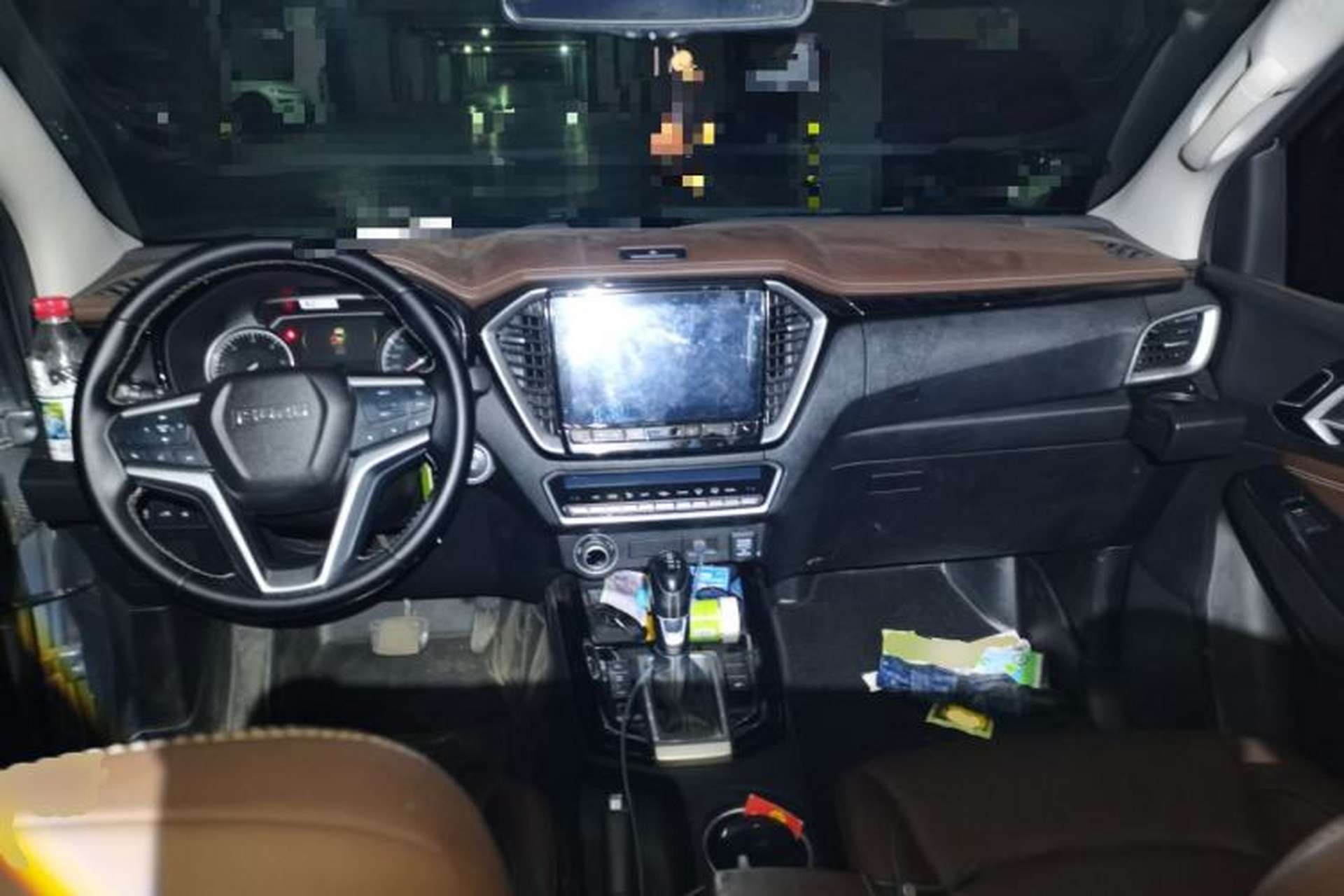 Used Isuzu D-MAX 2021 1.9T Automatic 4x4 Diesel Global Changle Leading RZ4E Center Console