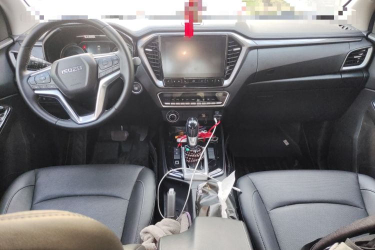 Used Isuzu D-MAX 2021 1.9T Automatic 4x4 Diesel Global Huan Dong RZ4E Center Console