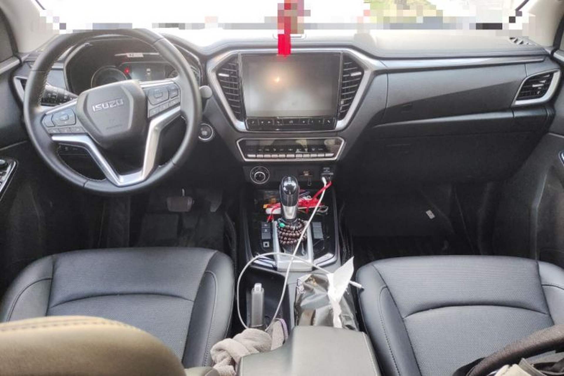 Used Isuzu D-MAX 2021 1.9T Automatic 4x4 Diesel Global Huan Dong RZ4E Center Console