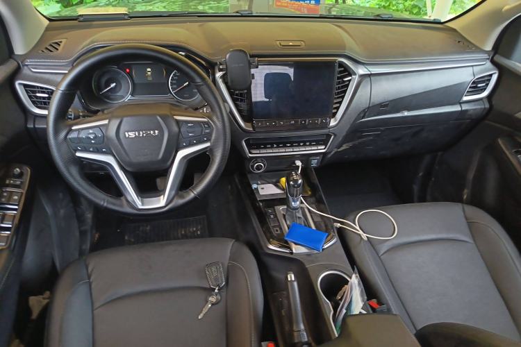 Used Isuzu D-MAX 2021 1.9T Automatic 4x4 Diesel Global Huan Dong RZ4E Center Console