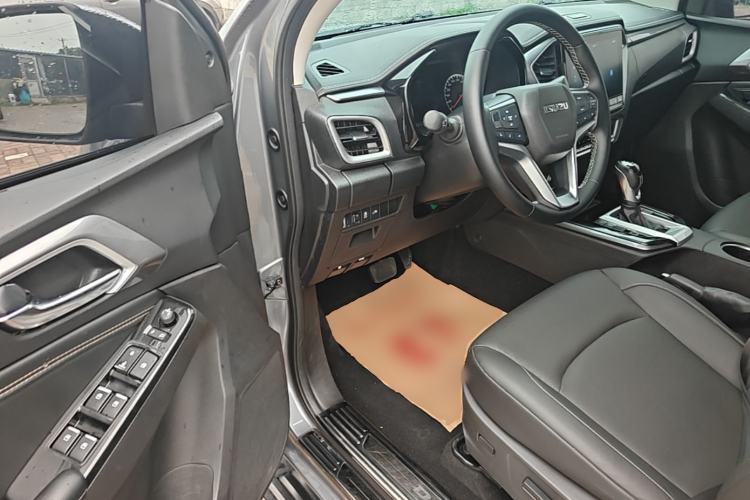Used Isuzu D-MAX 2021 1.9T Automatic 4x4 Diesel Global Huan Dong RZ4E Driver Seat