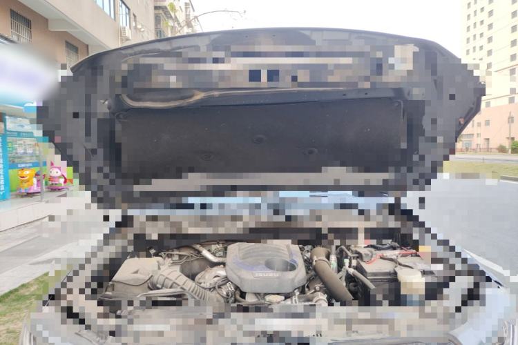 Used Isuzu D-MAX 2021 1.9T Automatic 4x4 Diesel Global Huan Dong RZ4E Engine Bay
