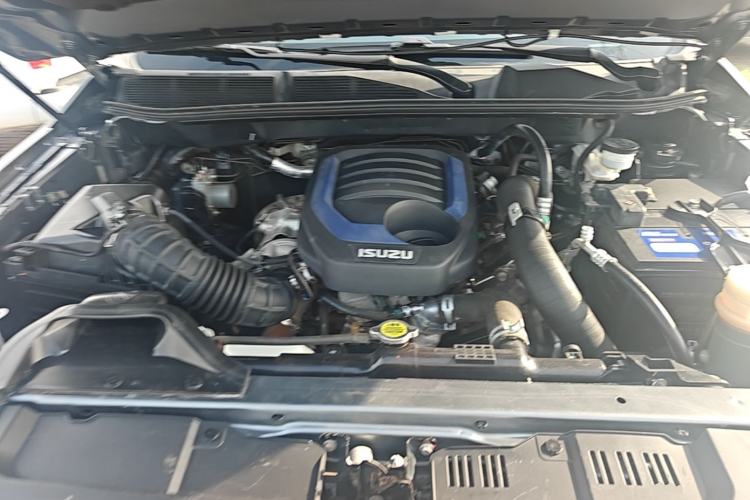 Used Isuzu D-MAX 2021 1.9T Automatic 4x4 Diesel Global Huan Dong RZ4E Engine Bay