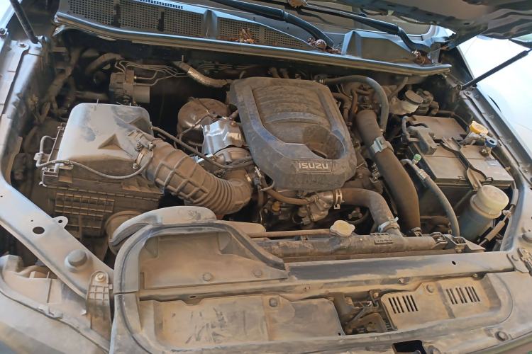 Used Isuzu D-MAX 2021 1.9T Automatic 4x4 Diesel Global Huan Dong RZ4E Engine Bay