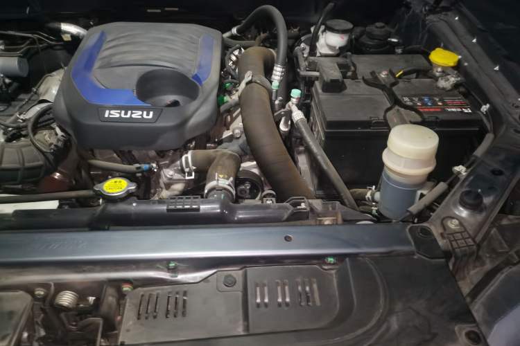 Used Isuzu D-MAX 2021 1.9T Automatic 4x4 Diesel Global Changle Leading RZ4E Engine Bay Left