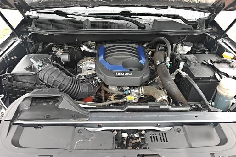 Used Isuzu D-MAX 2021 1.9T Automatic 4x4 Diesel Global Huan Dong RZ4E Engine Bay